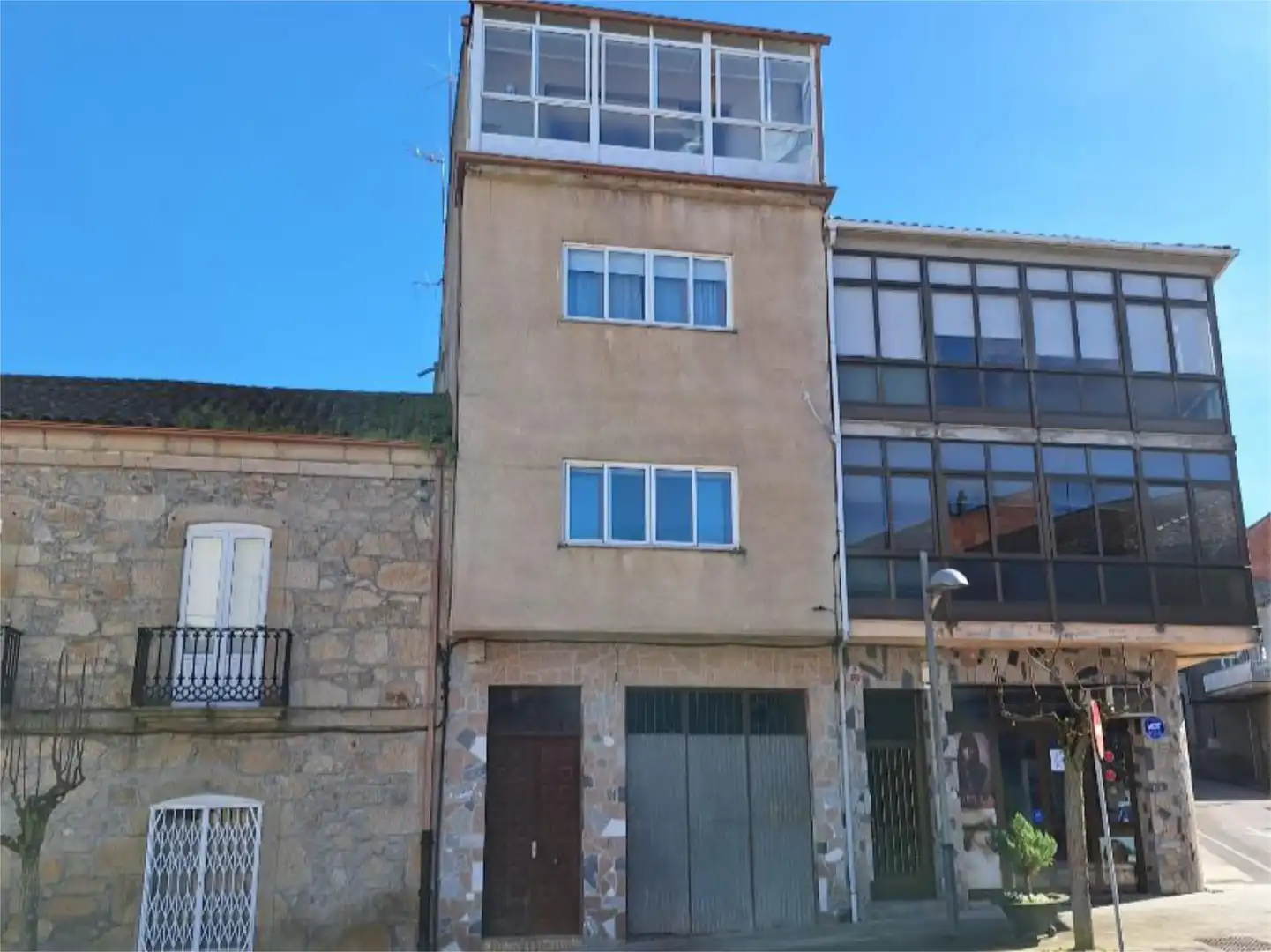 Außenansicht von Wohnung zum Verkauf in Sober mit Heizung, Parkett und Terrasse