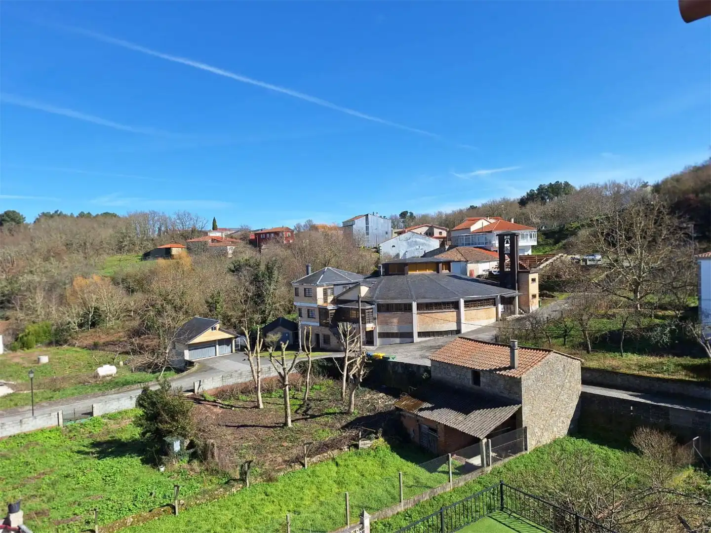 Außenansicht von Wohnung zum Verkauf in Sober mit Heizung, Parkett und Terrasse