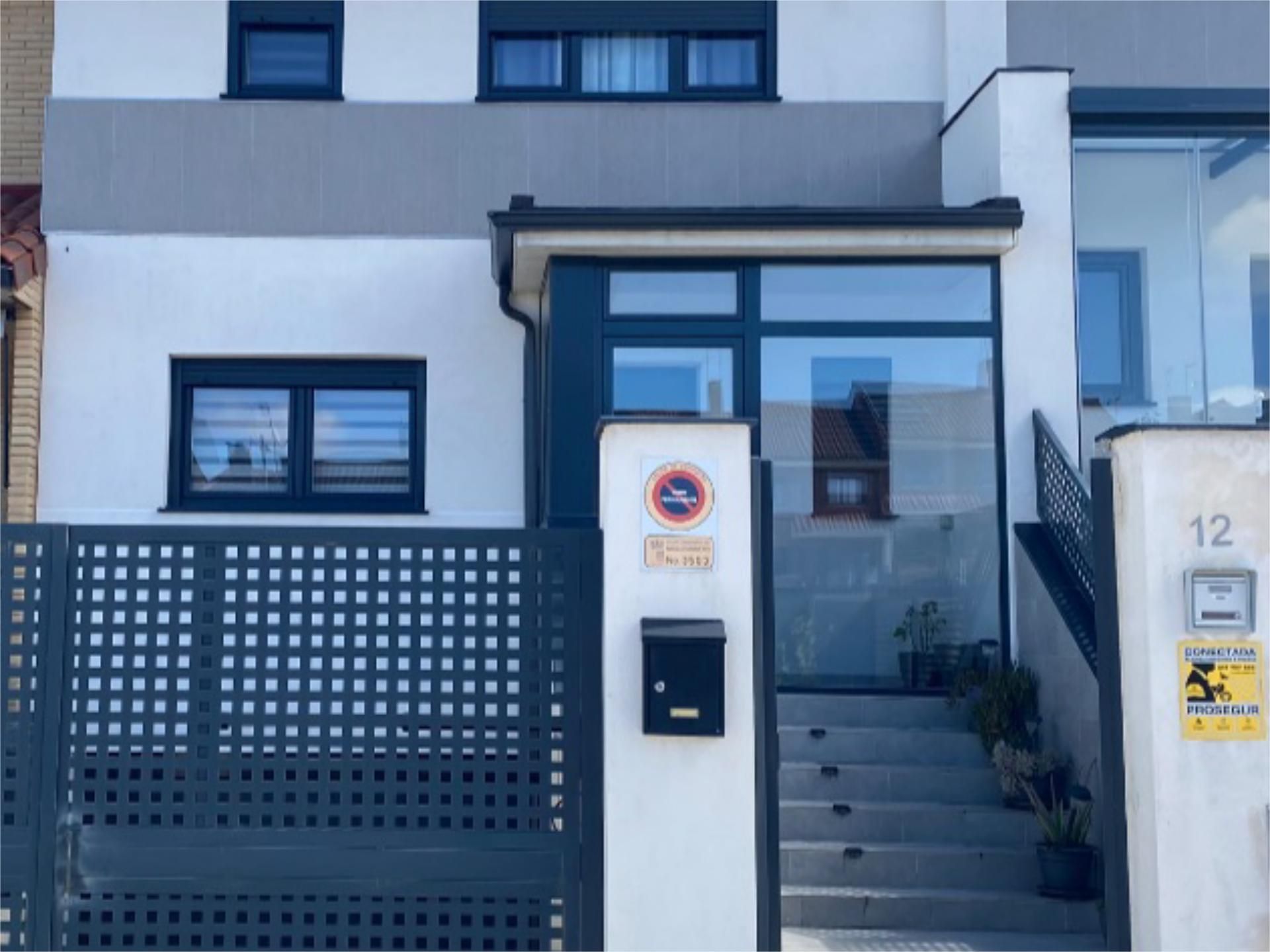 Exterior view of House or chalet for sale in Navalcarnero  with Air Conditioner, Heating and Private garden