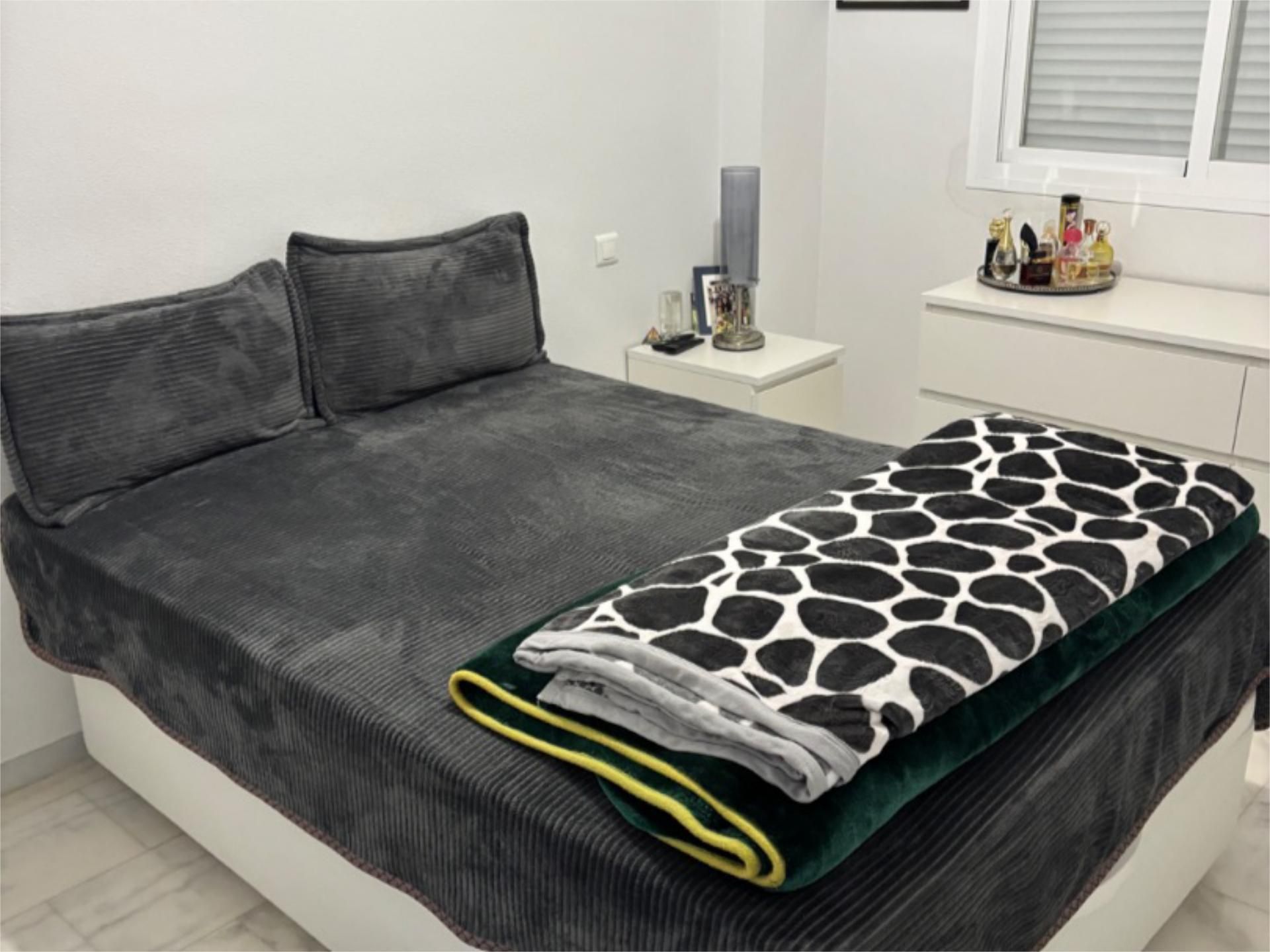 Bedroom of Flat to share in Casares  with Private garden, Terrace and Swimming Pool