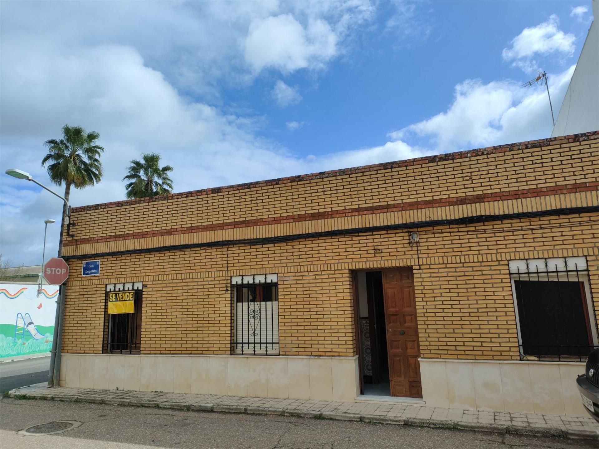 Exterior view of Planta baja for sale in Fuente Palmera