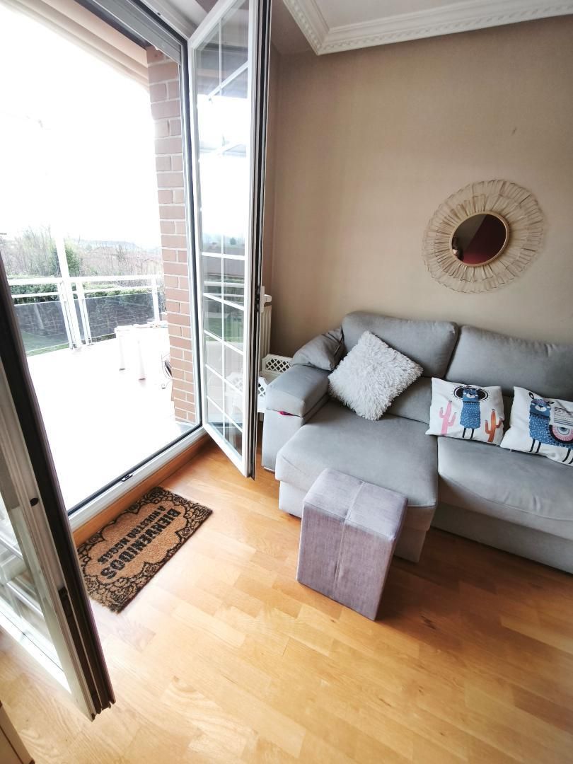 Sala d'estar de Casa o xalet en venda en Egüés amb Terrassa i Balcó