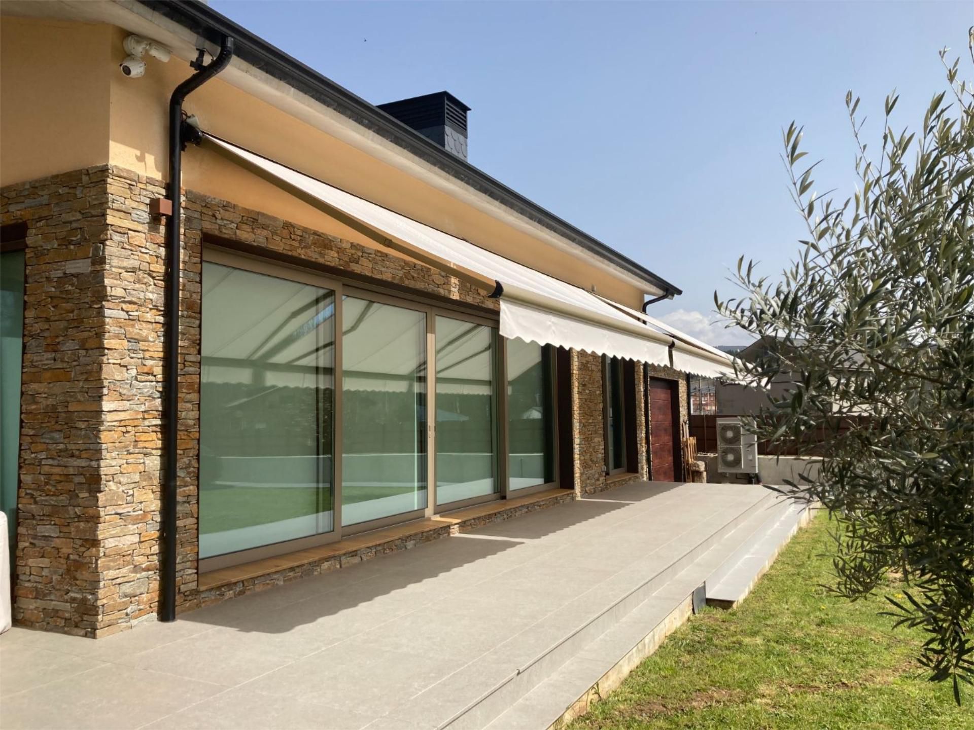Terrassa de Casa o xalet en venda en Vega de Espinareda amb Calefacció, Jardí privat i Terrassa