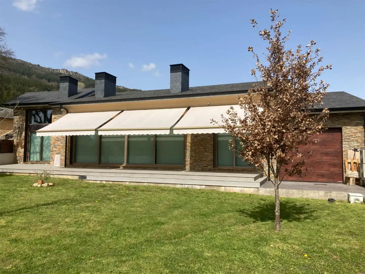 Vista exterior de Casa o chalet en venta en Vega de Espinareda con Terraza