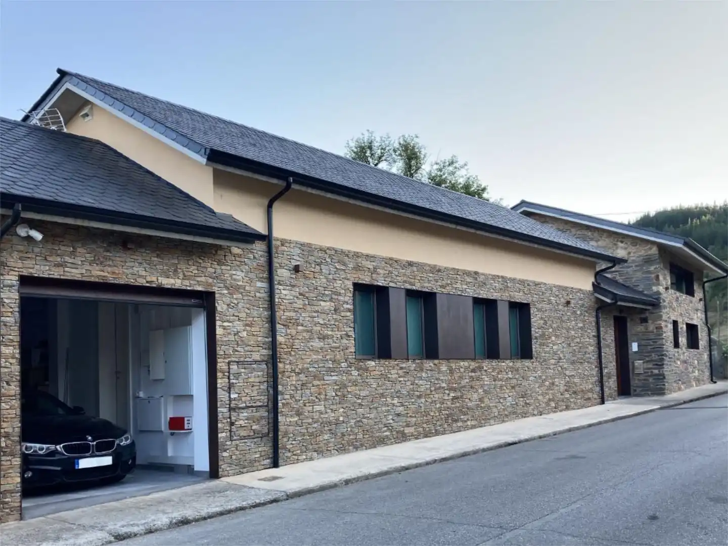 Vista exterior de Casa o chalet en venta en Vega de Espinareda con Terraza