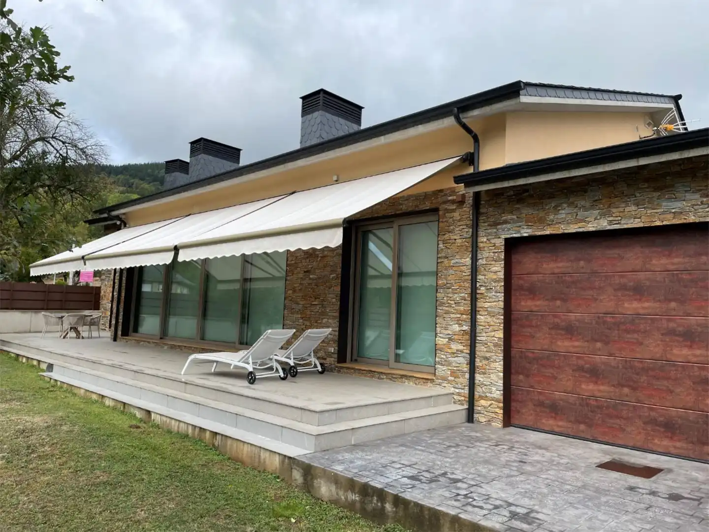 Vista exterior de Casa o chalet en venta en Vega de Espinareda con Terraza