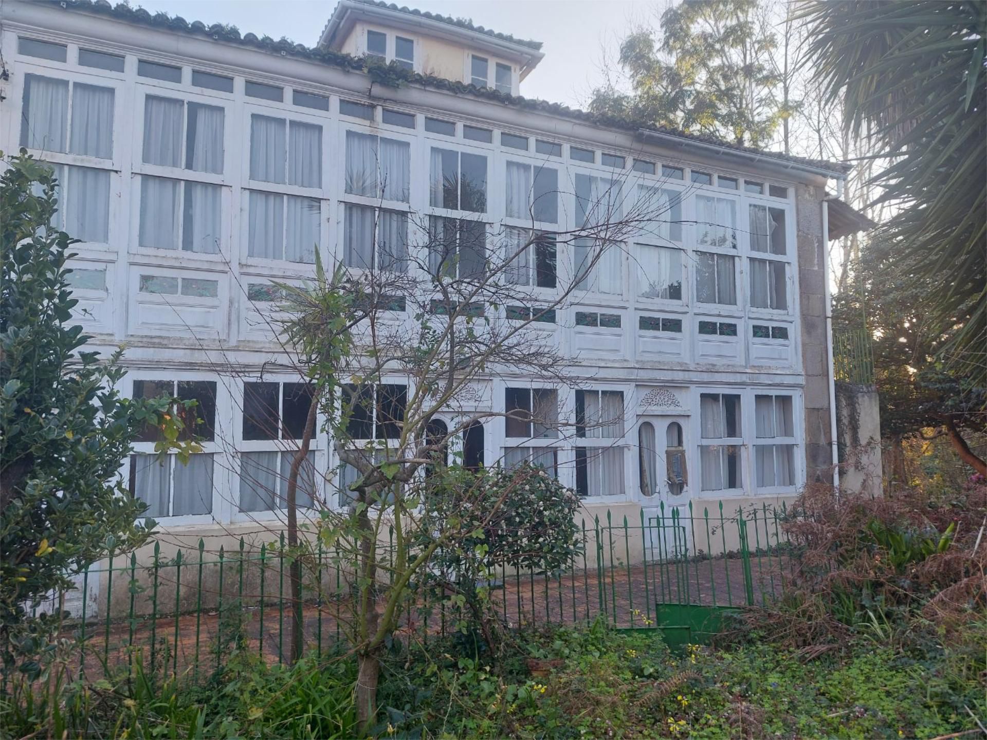 Vista exterior de Casa o xalet en venda en Vilagarcía de Arousa amb Calefacció, Jardí privat i Traster