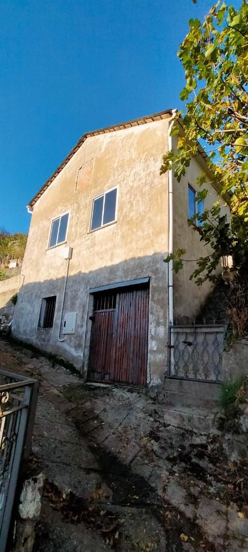 Vista exterior de Pis en venda en Vega de Valcarce amb Jardí privat, Terrassa i Traster