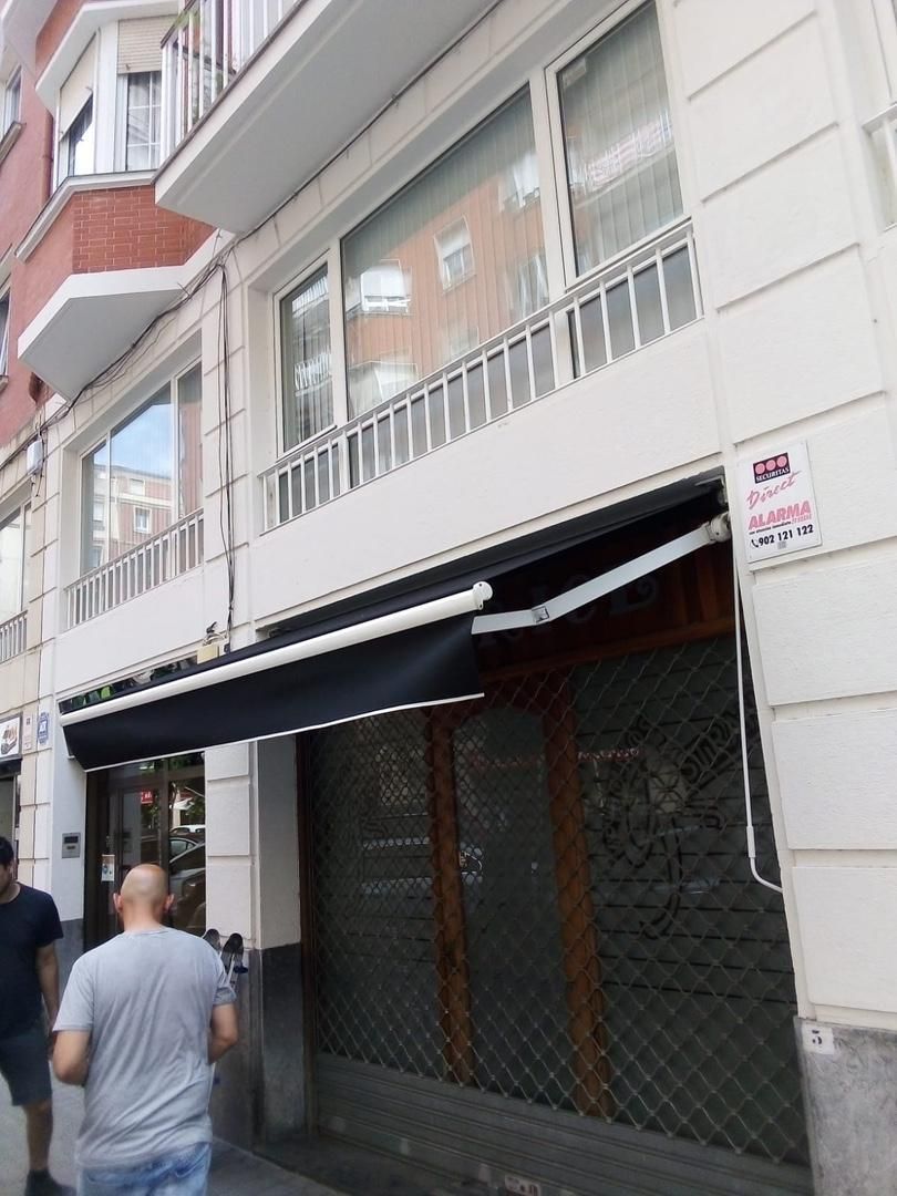 Vista exterior de Local en venda en Bilbao 