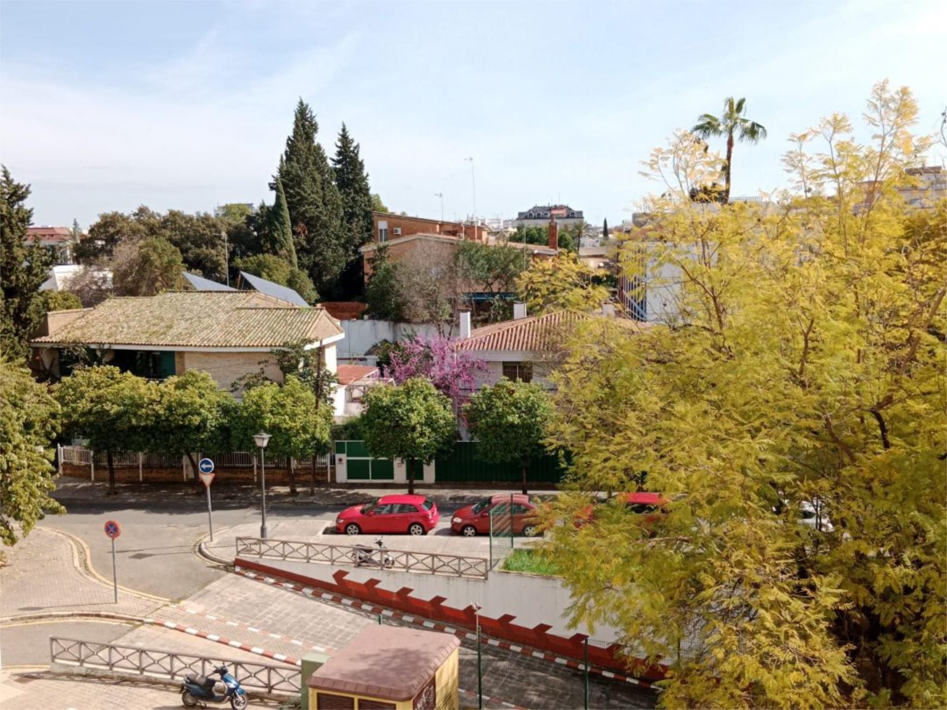 Vista exterior de Pis en venda en  Sevilla Capital amb Aire condicionat, Terrassa i Balcó