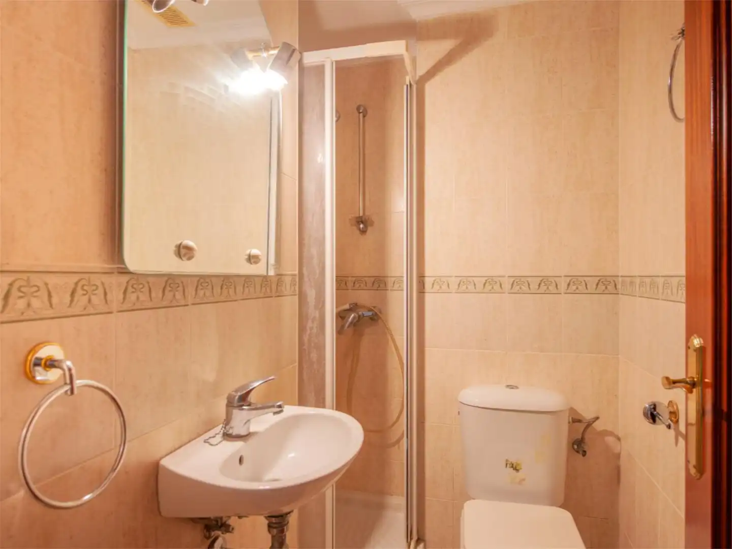 Bathroom of Flat for sale in  Sevilla Capital  with Air Conditioner, Terrace and Balcony