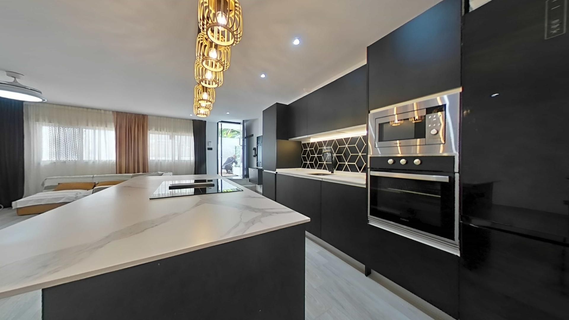Kitchen of Flat for sale in Estepona  with Swimming Pool