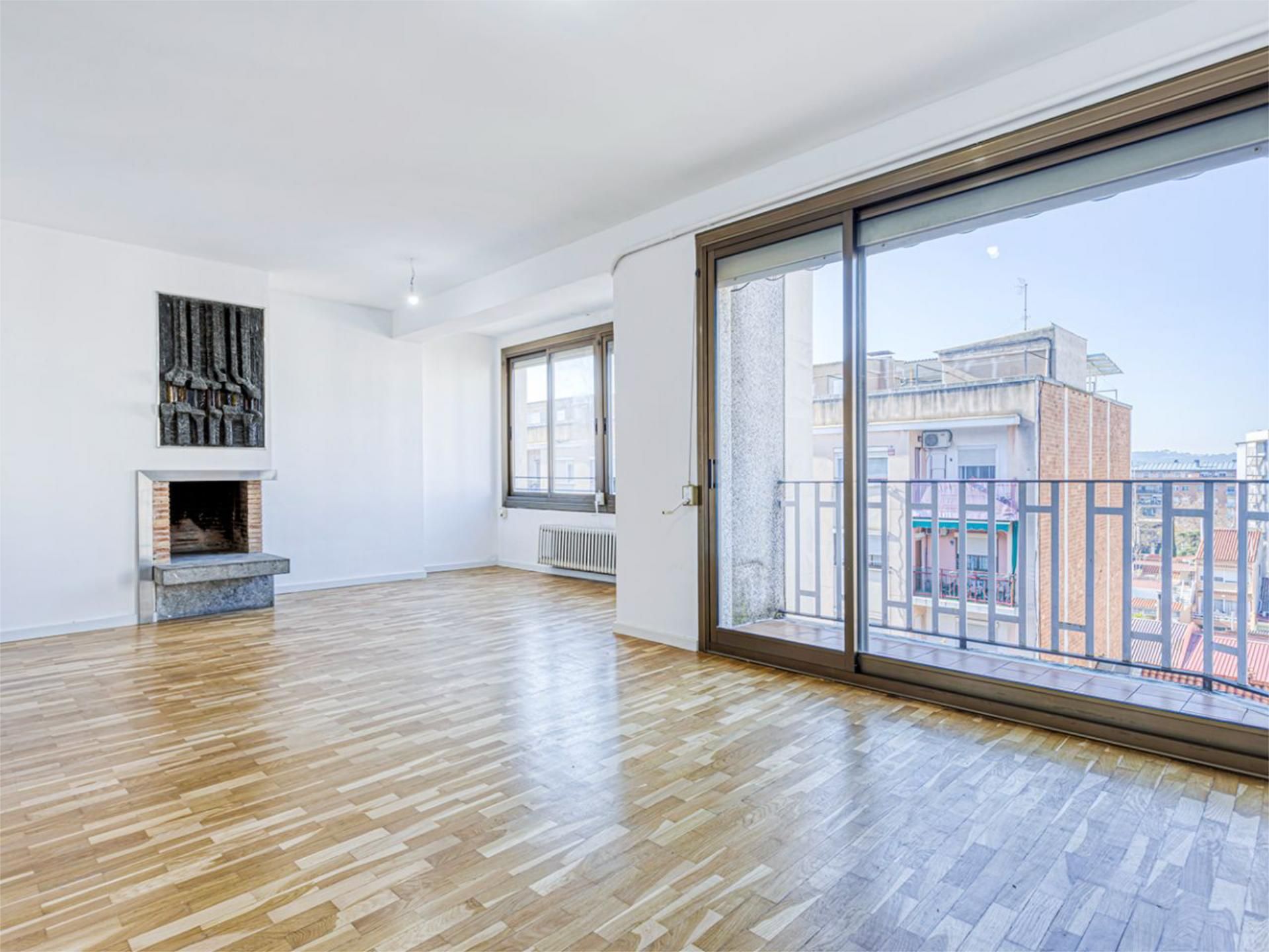 Living room of Flat for sale in Sabadell  with Air Conditioner, Terrace and Balcony