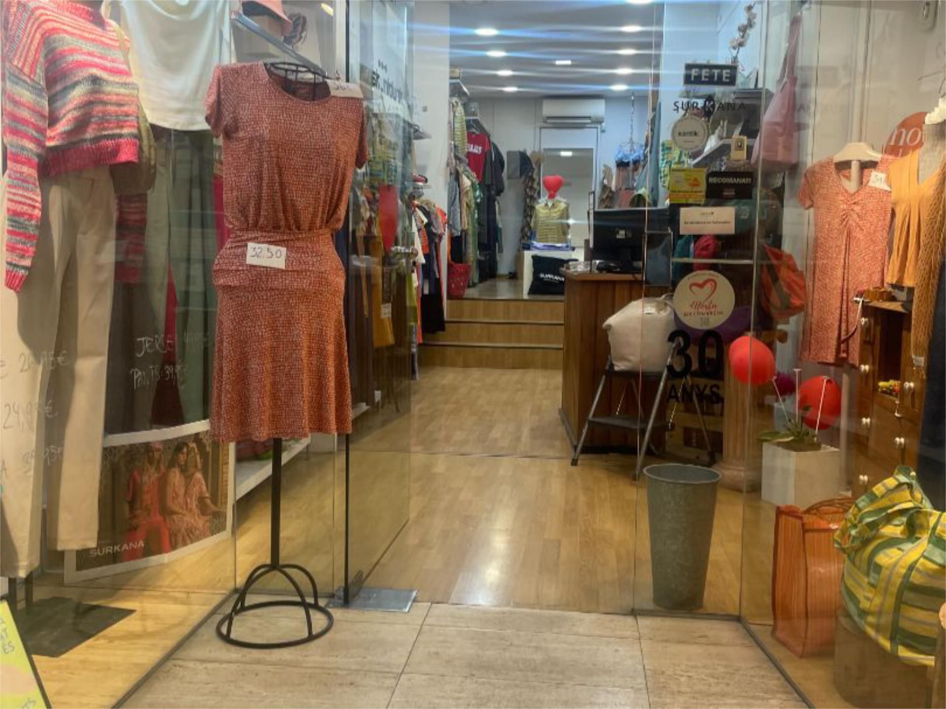 Locales en traspaso con aire acondicionado en Horta, Barcelona