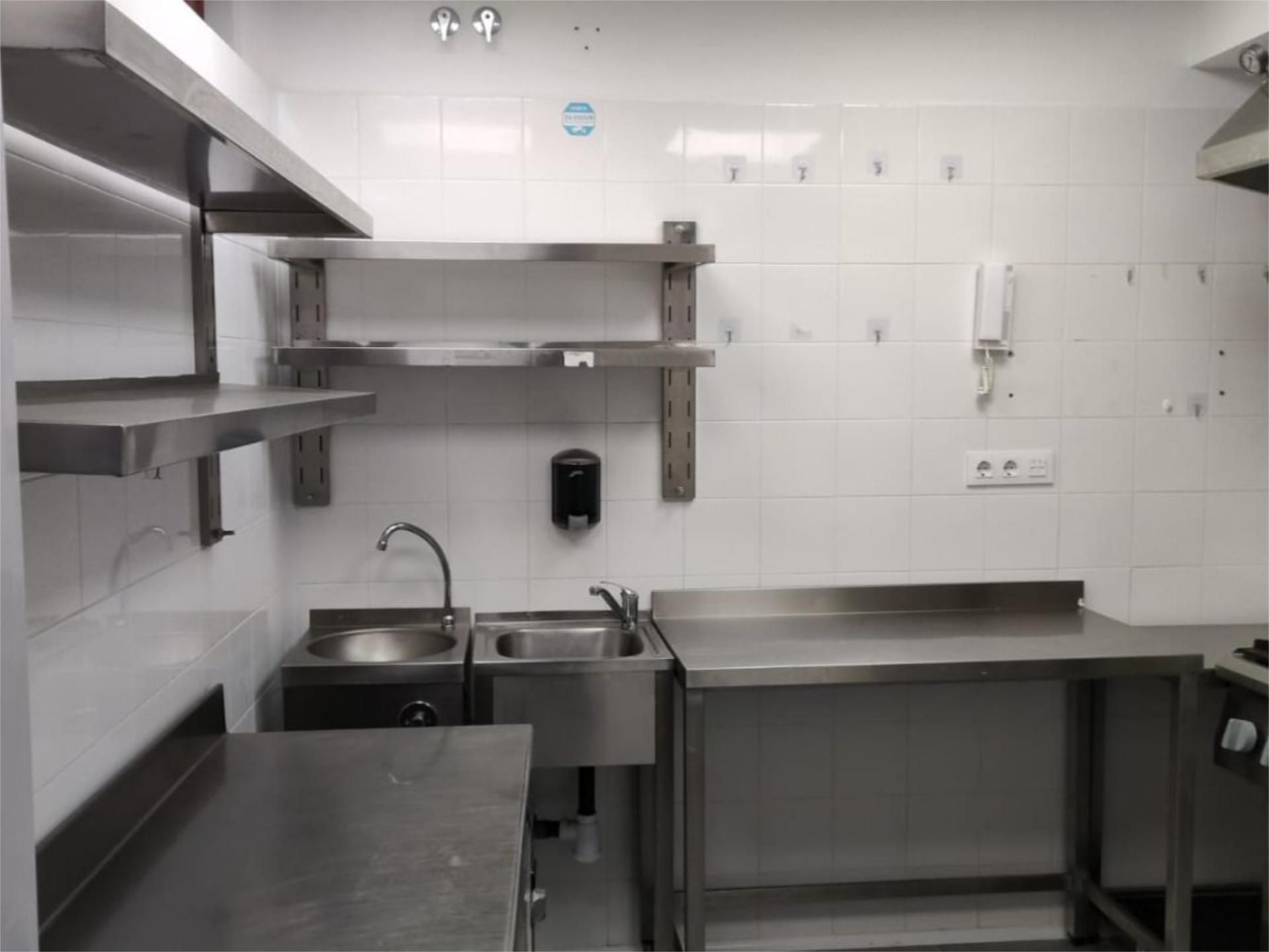 Kitchen of Industrial buildings to rent in  Madrid Capital