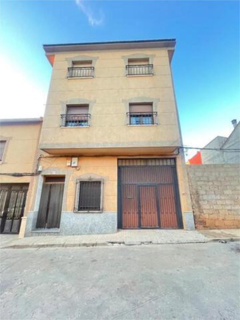 Vista exterior de Casa o xalet en venda en Quintanar del Rey amb Calefacció, Jardí privat i Terrassa