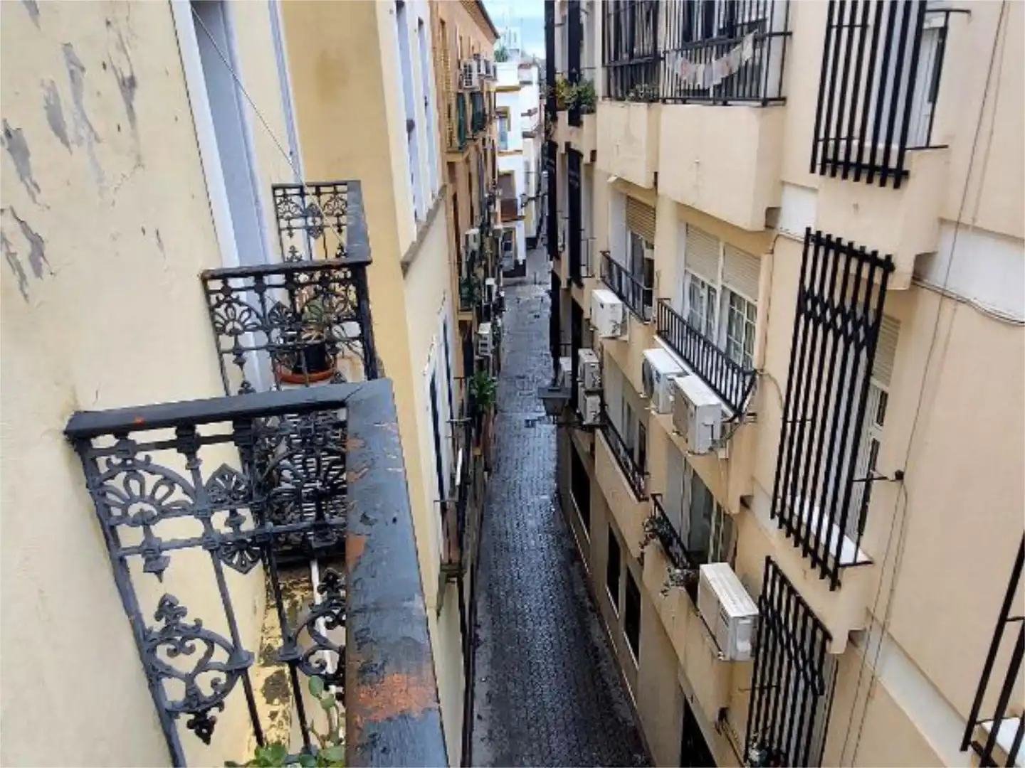 Pis en venda a Calle Descalzos, 3, Alfalfa - Santa Cruz Vista exterior de Pis en venda en Sevilla