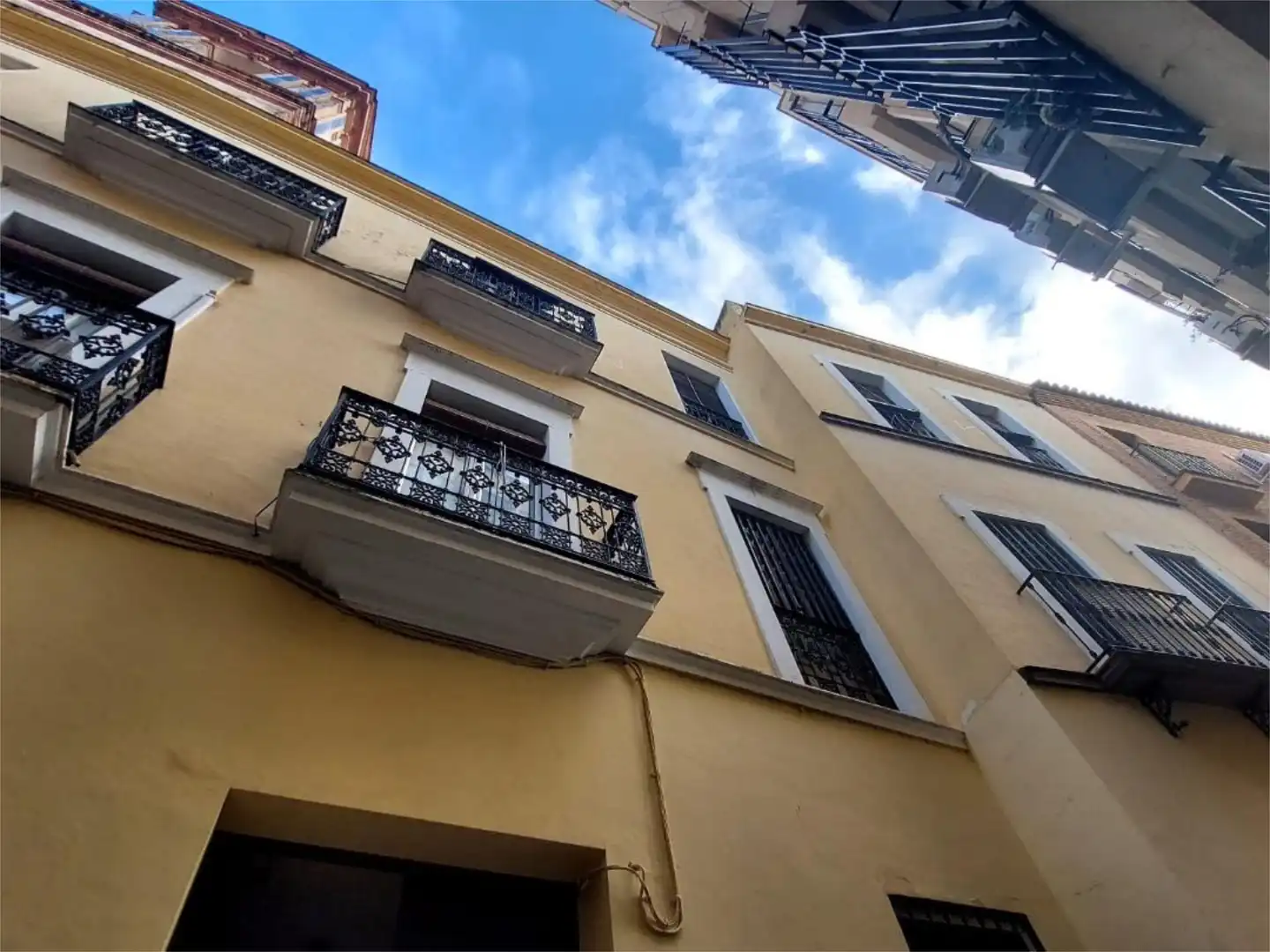 Pis en venda a Calle Descalzos, 3, Alfalfa - Santa Cruz Vista exterior de Pis en venda en Sevilla