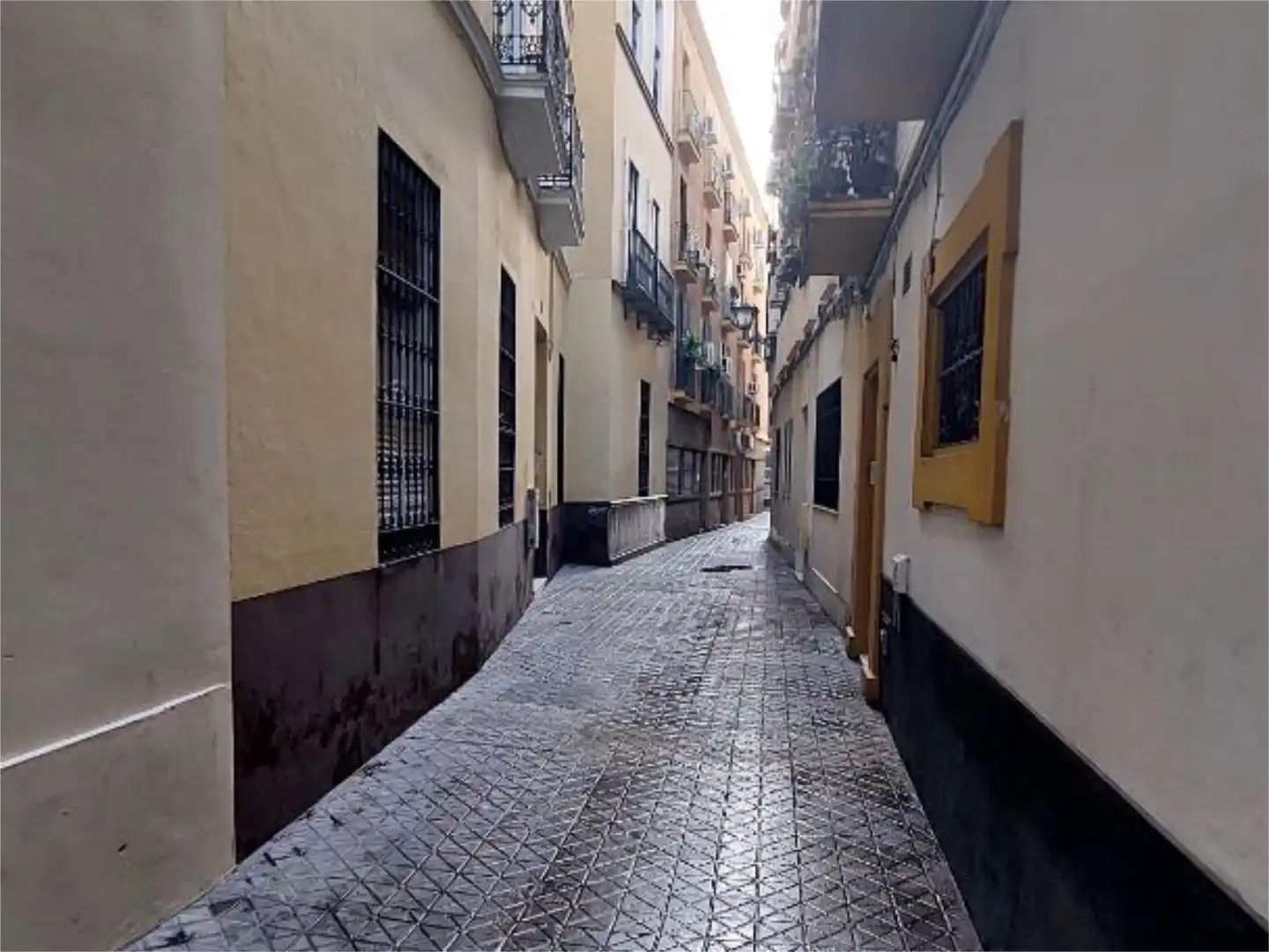 Pis en venda a Calle Descalzos, 3, Alfalfa - Santa Cruz Vista exterior de Pis en venda en Sevilla