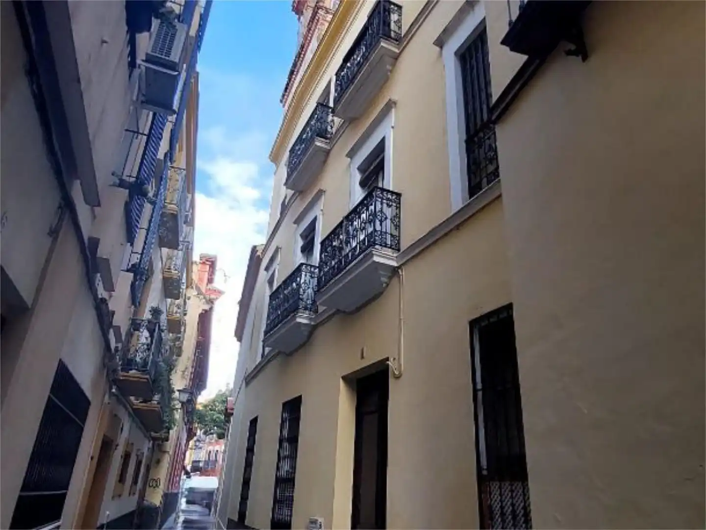 Pis en venda a Calle Descalzos, 3, Alfalfa - Santa Cruz Vista exterior de Pis en venda en Sevilla