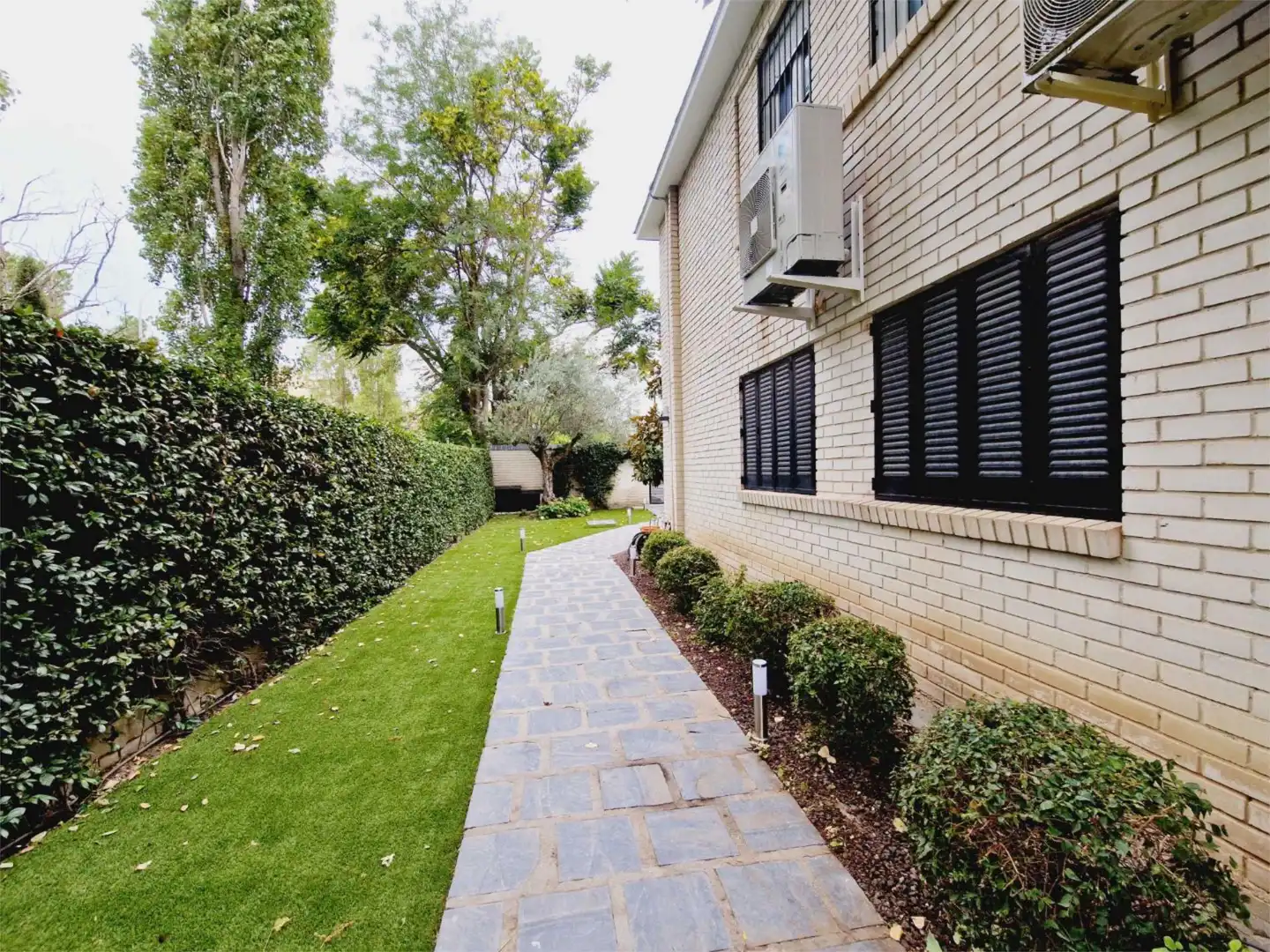 Room in Avenida de la Victoria, 108, La Florida - El Plantío Garden of Detached homes for share in Madrid
