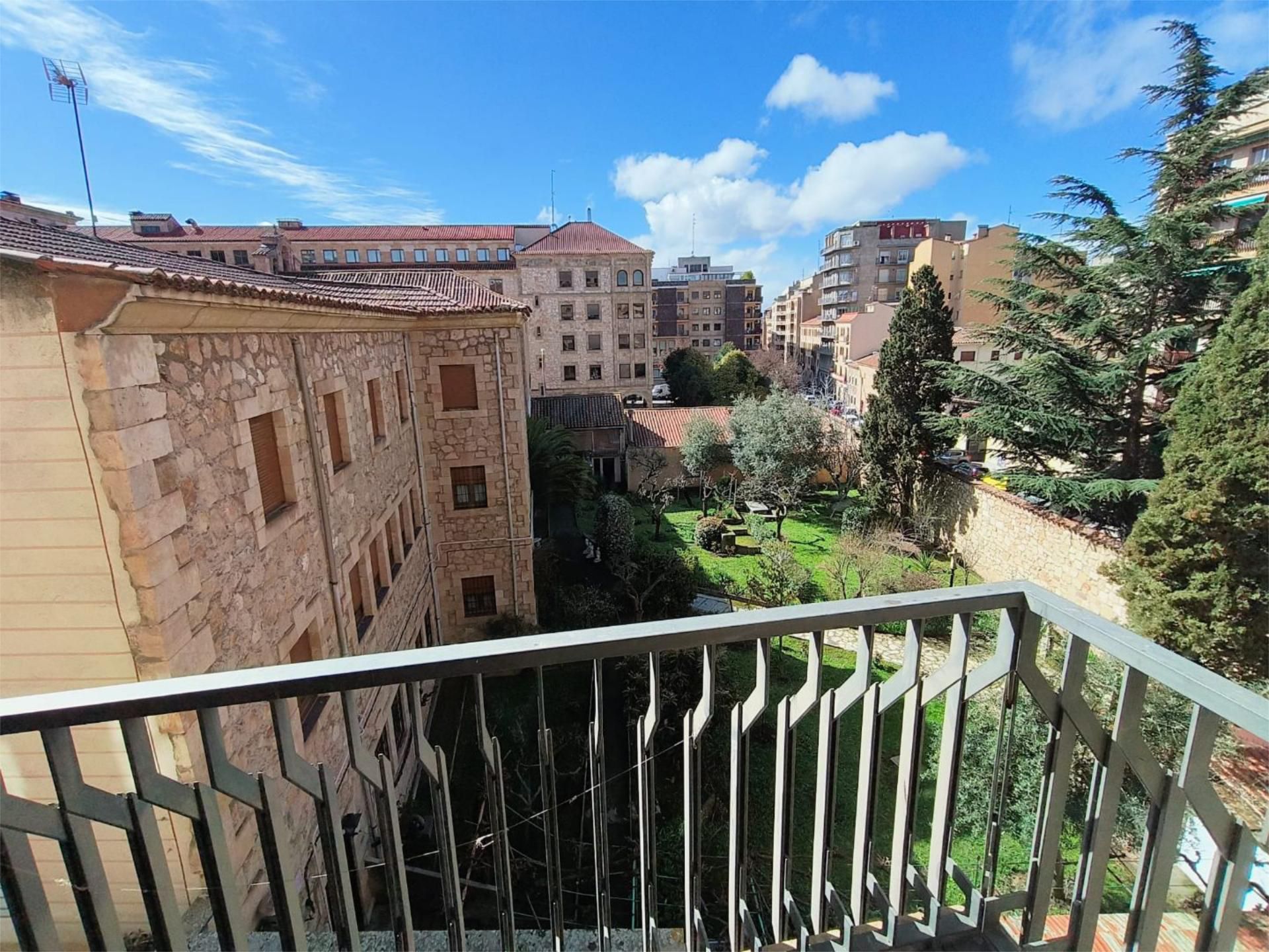 Vista exterior de Pis en venda en Salamanca Capital