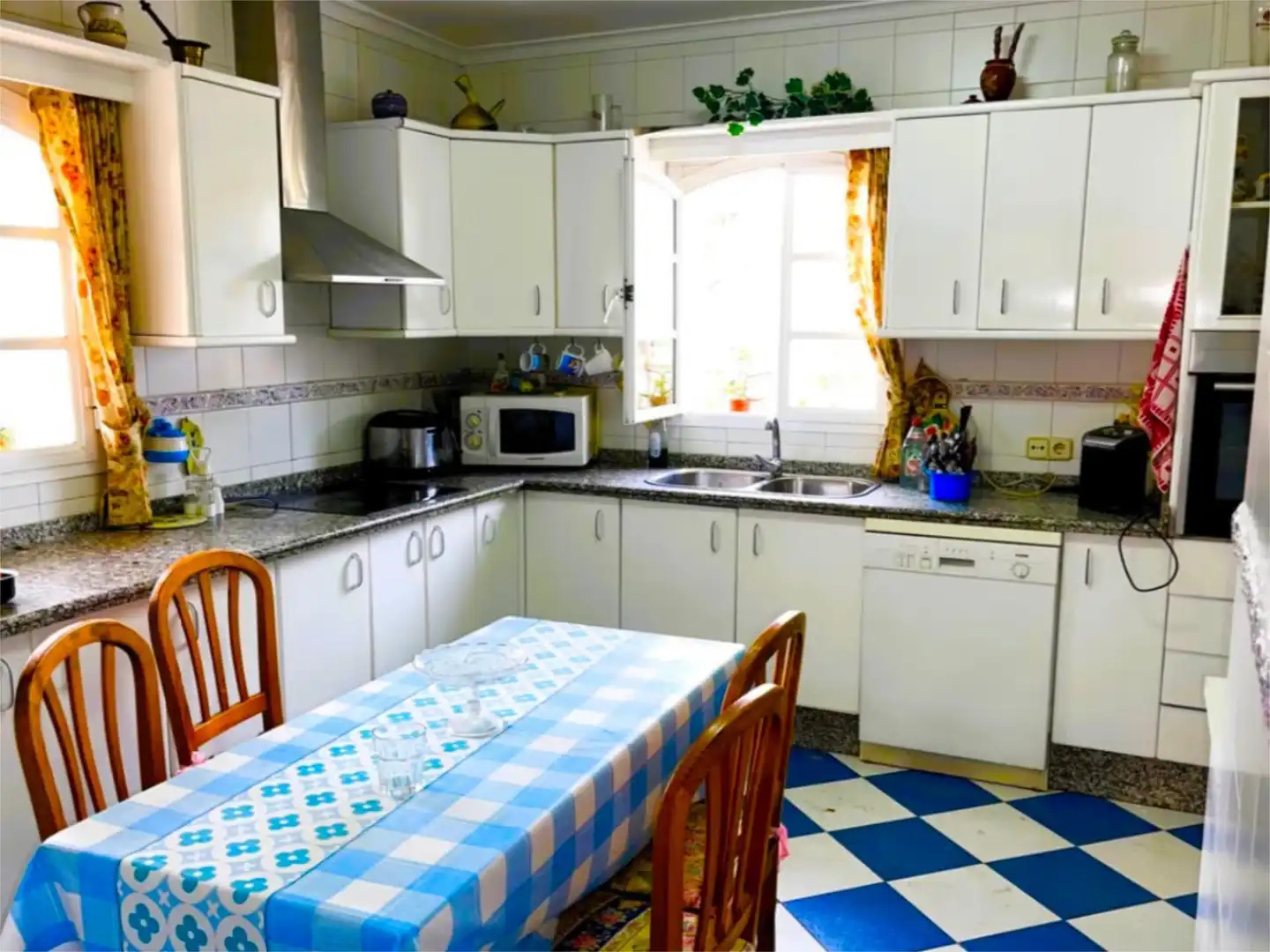 Casa o xalet en venda a Ronda el Puig de Sta. Maria, 5, Centro - El Castillo Cuina de Casa o xalet en venda en Sagunto / Sagunt amb Aire condicionat, Calefacció i Jardí privat