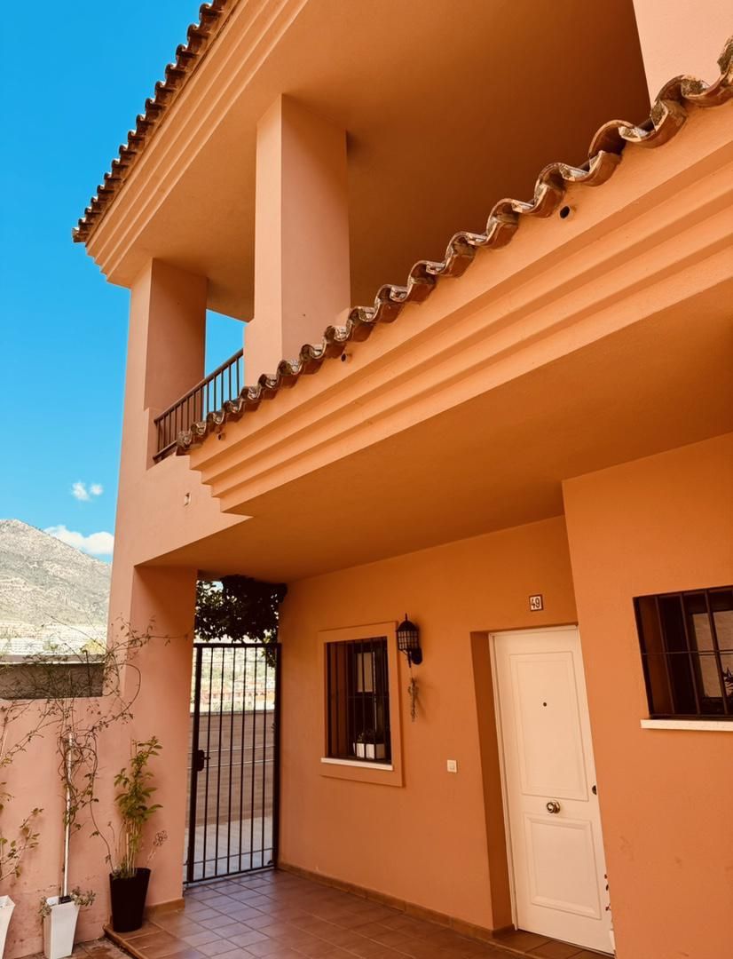 Vista exterior de Casa o xalet en venda en Benalmádena amb Aire condicionat, Calefacció i Parquet