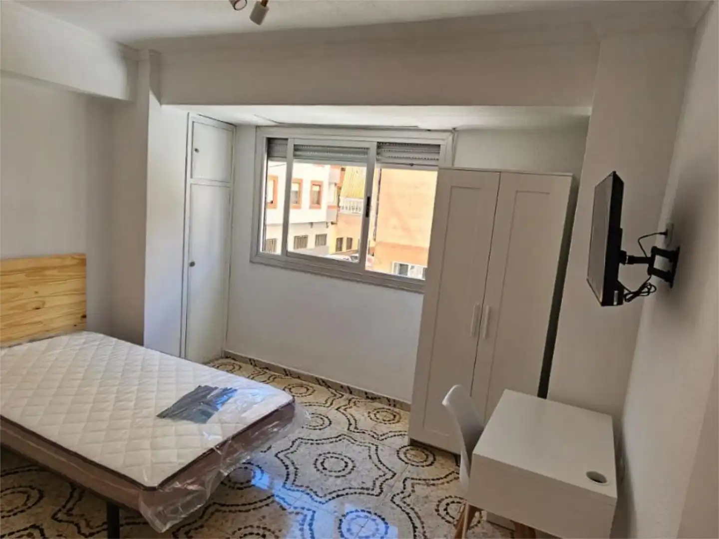 Habitación de Piso para compartir en Villena con Amueblado y Balcón