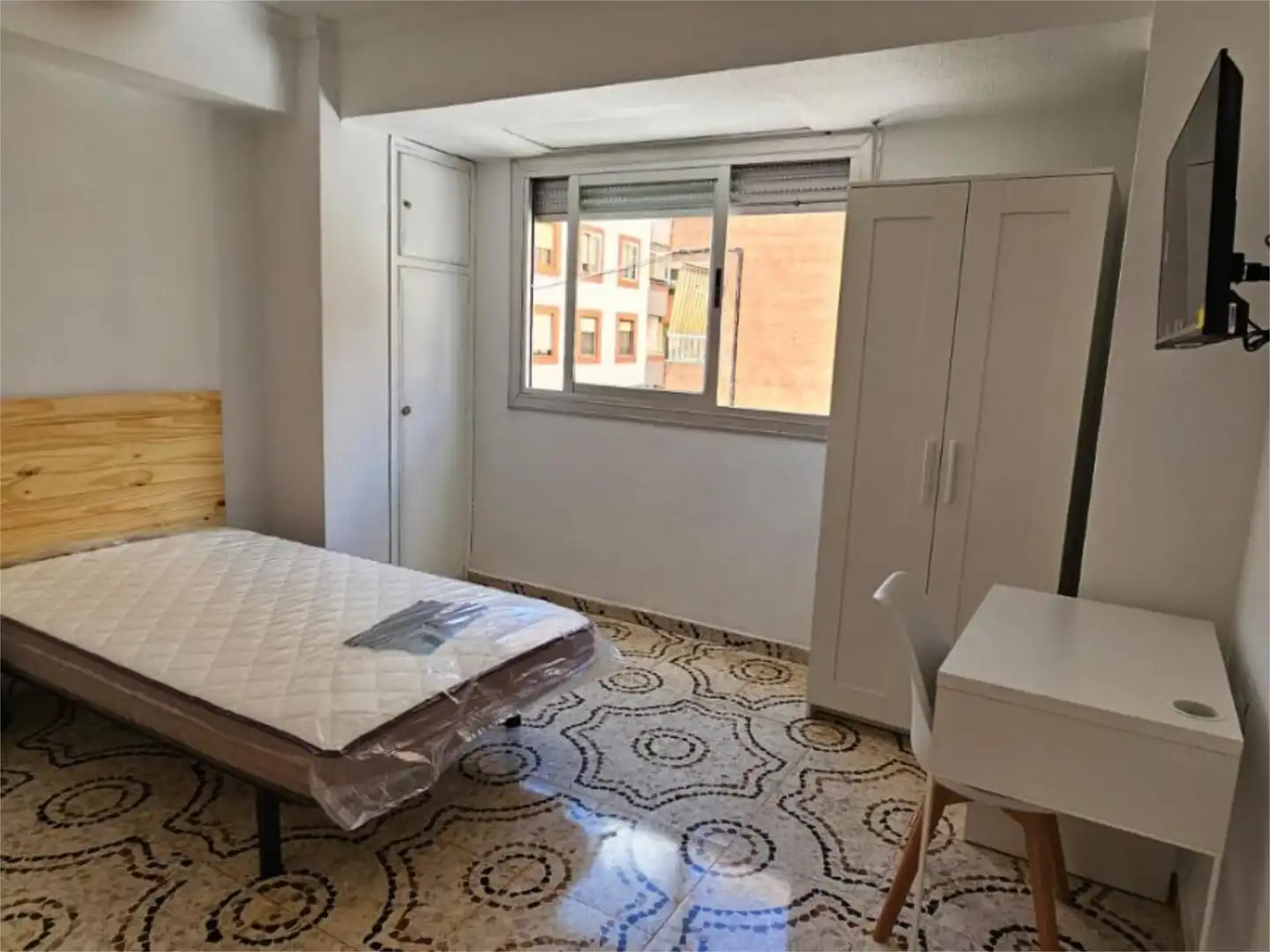 Habitación de Piso para compartir en Villena con Amueblado y Balcón