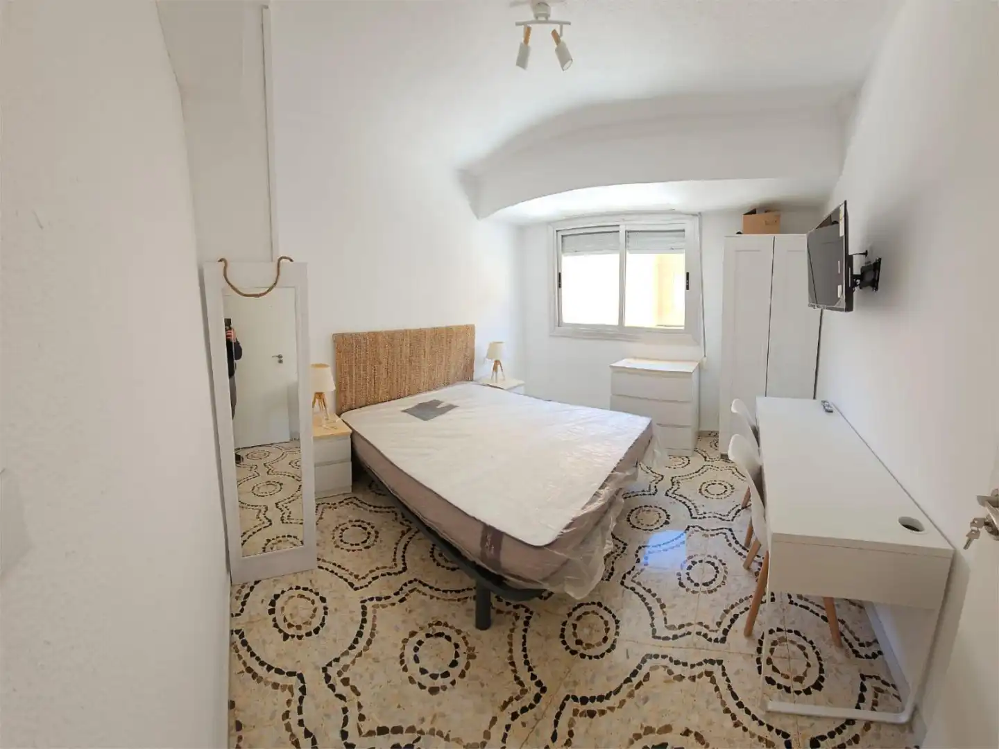 Habitación de Piso para compartir en Villena con Amueblado y Balcón
