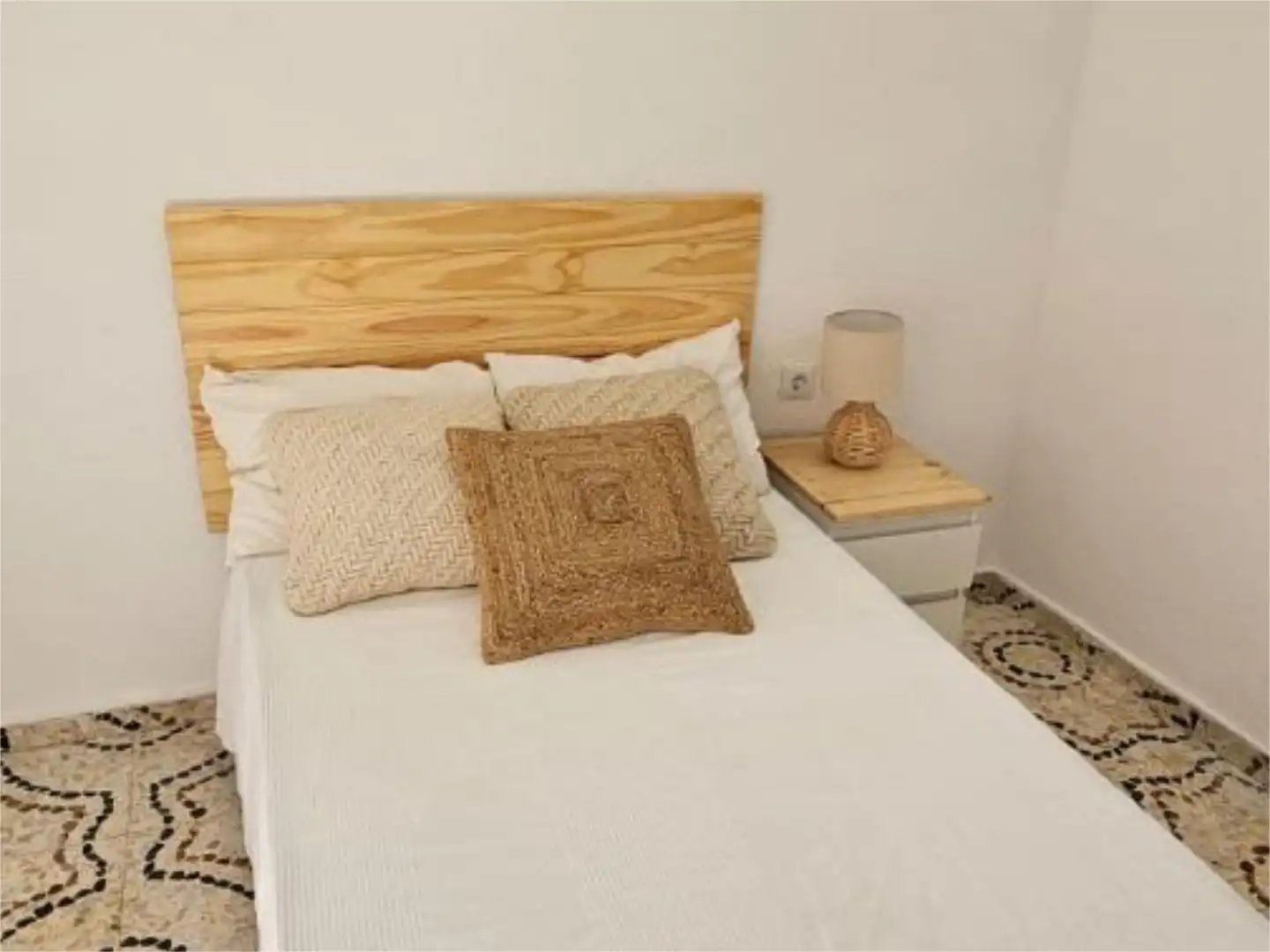 Habitación de Piso para compartir en Villena con Amueblado y Balcón