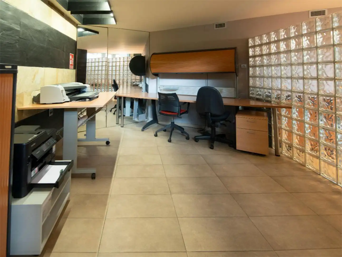 Commercial properties for rent in Calle de Sangüesa, 19, 2º Ensanche Commercial properties for rent in Pamplona / Iruña with Air Conditioner, Heating and Furnished