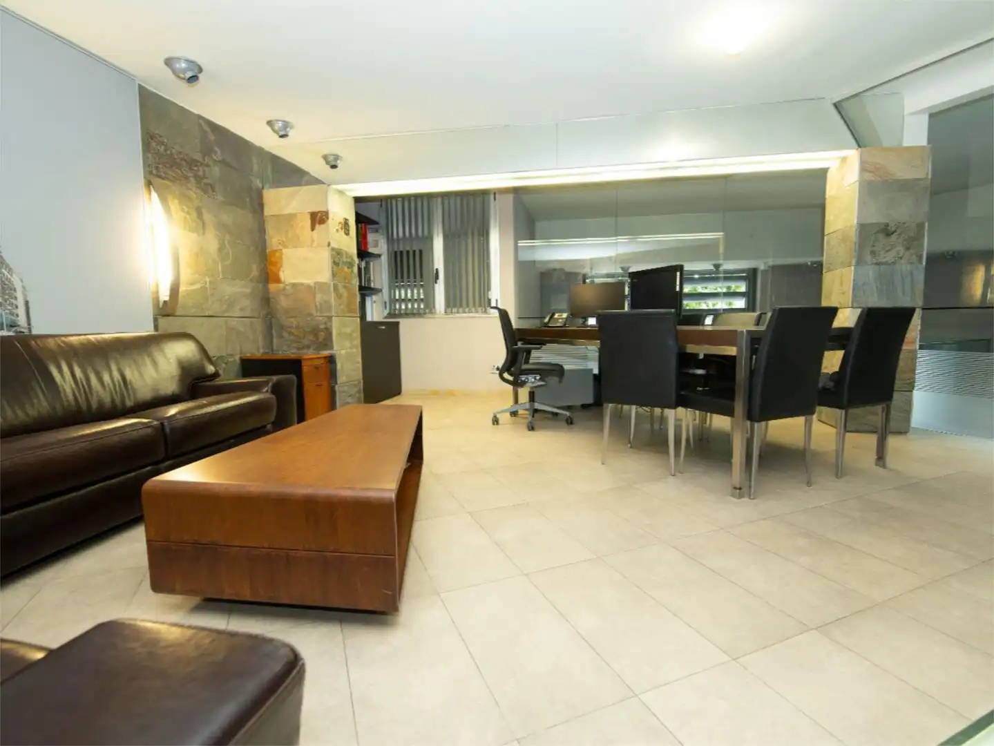 Commercial properties for rent in Calle de Sangüesa, 19, 2º Ensanche Commercial properties for rent in Pamplona / Iruña with Air Conditioner, Heating and Furnished