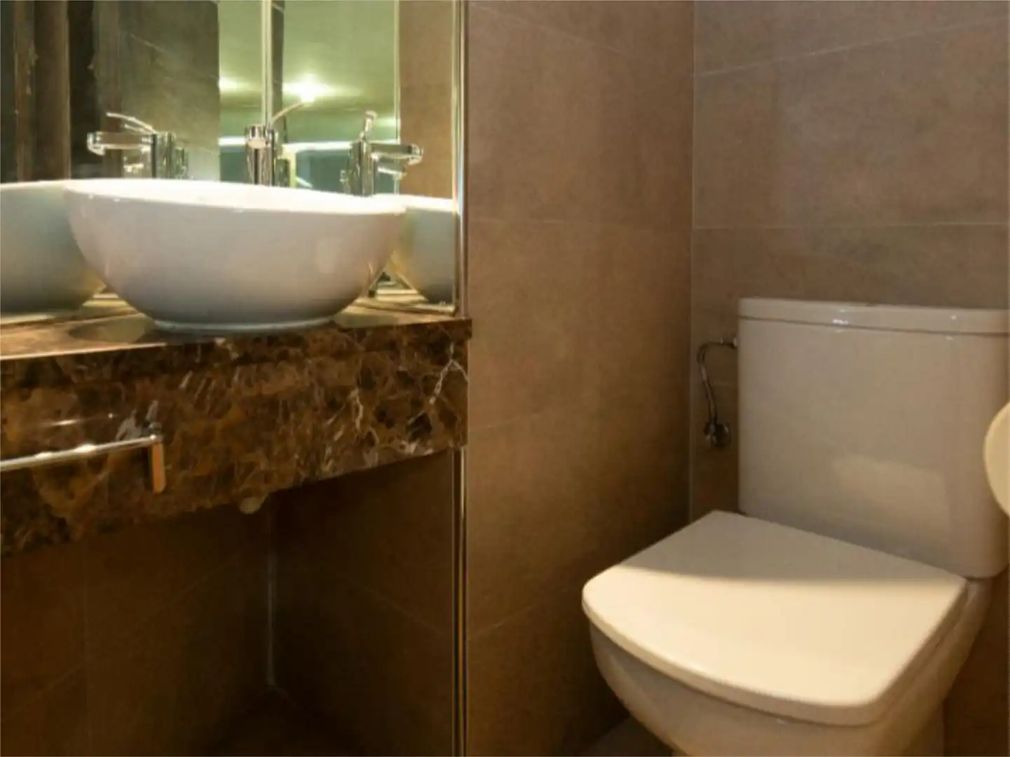 Commercial properties for rent in Calle de Sangüesa, 19, 2º Ensanche Bathroom of Commercial properties for rent in Pamplona / Iruña with Air Conditioner, Heating and Furnished