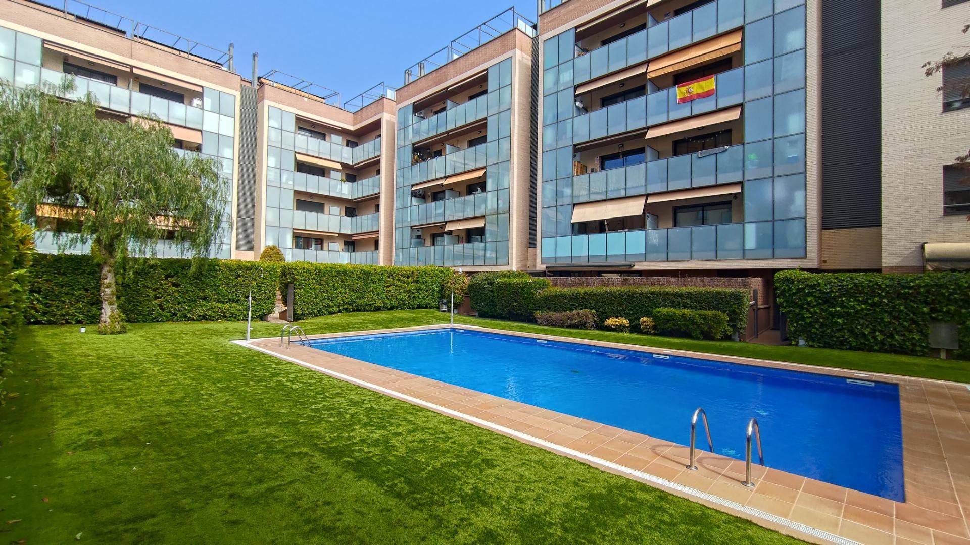 Swimming pool of Flat for sale in Castelldefels  with Air Conditioner, Heating and Private garden