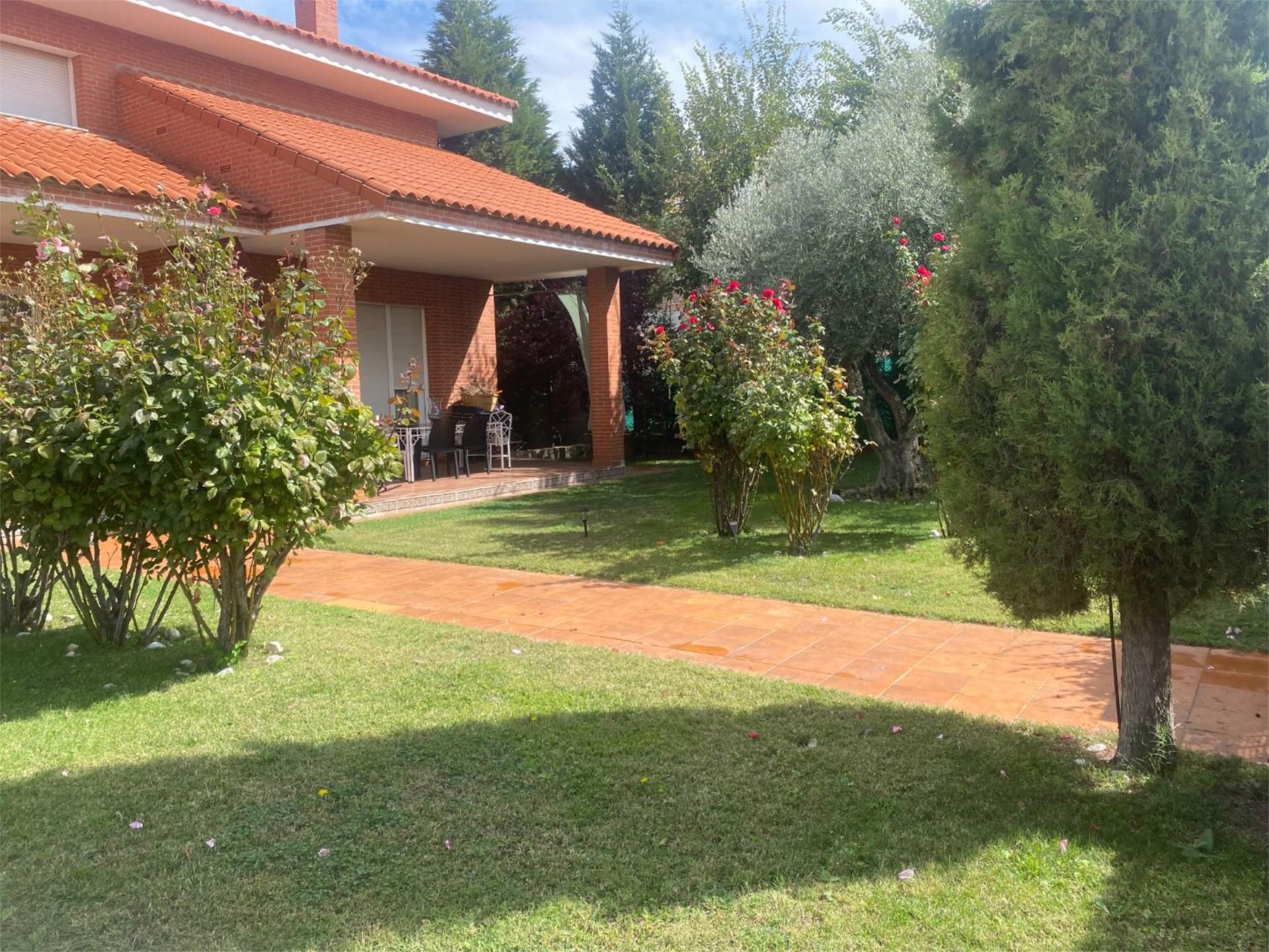 Jardí de Casa o xalet en venda en Villaluenga de la Sagra amb Aire condicionat, Terrassa i Balcó