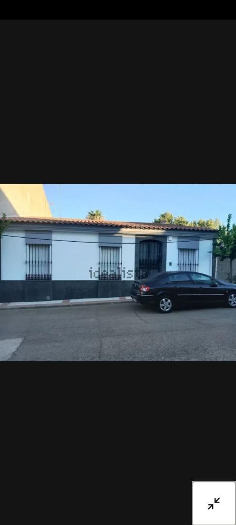 Vista exterior de Casa adosada en venda en La Albuera amb Aire condicionat i Terrassa