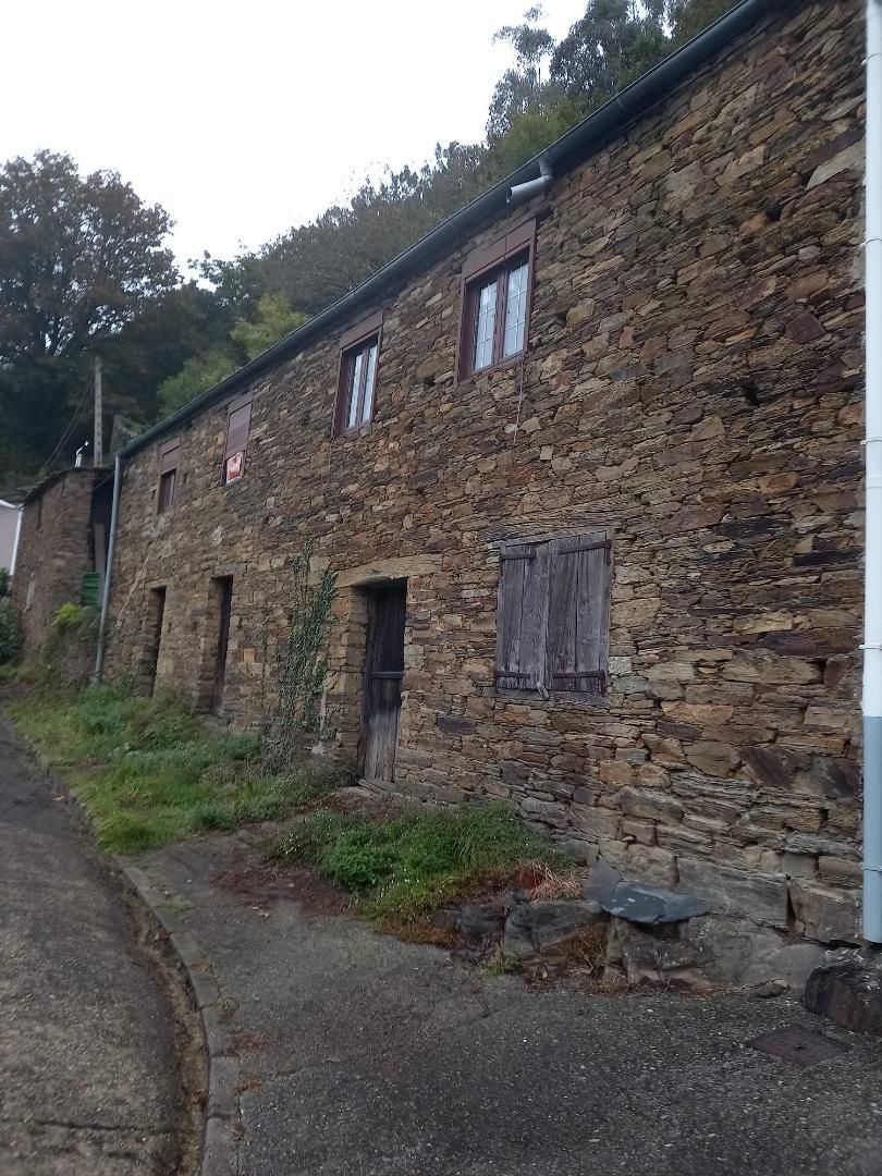 Vista exterior de Casa adosada en venda en Taramundi amb Jardí privat