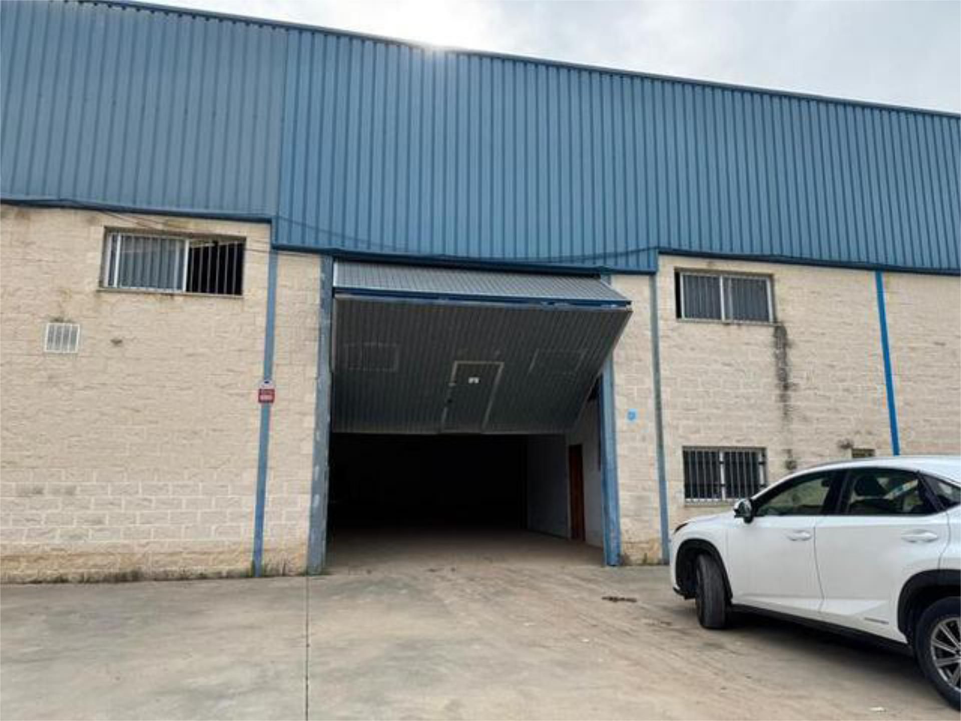 Exterior view of Industrial buildings to rent in Alzira
