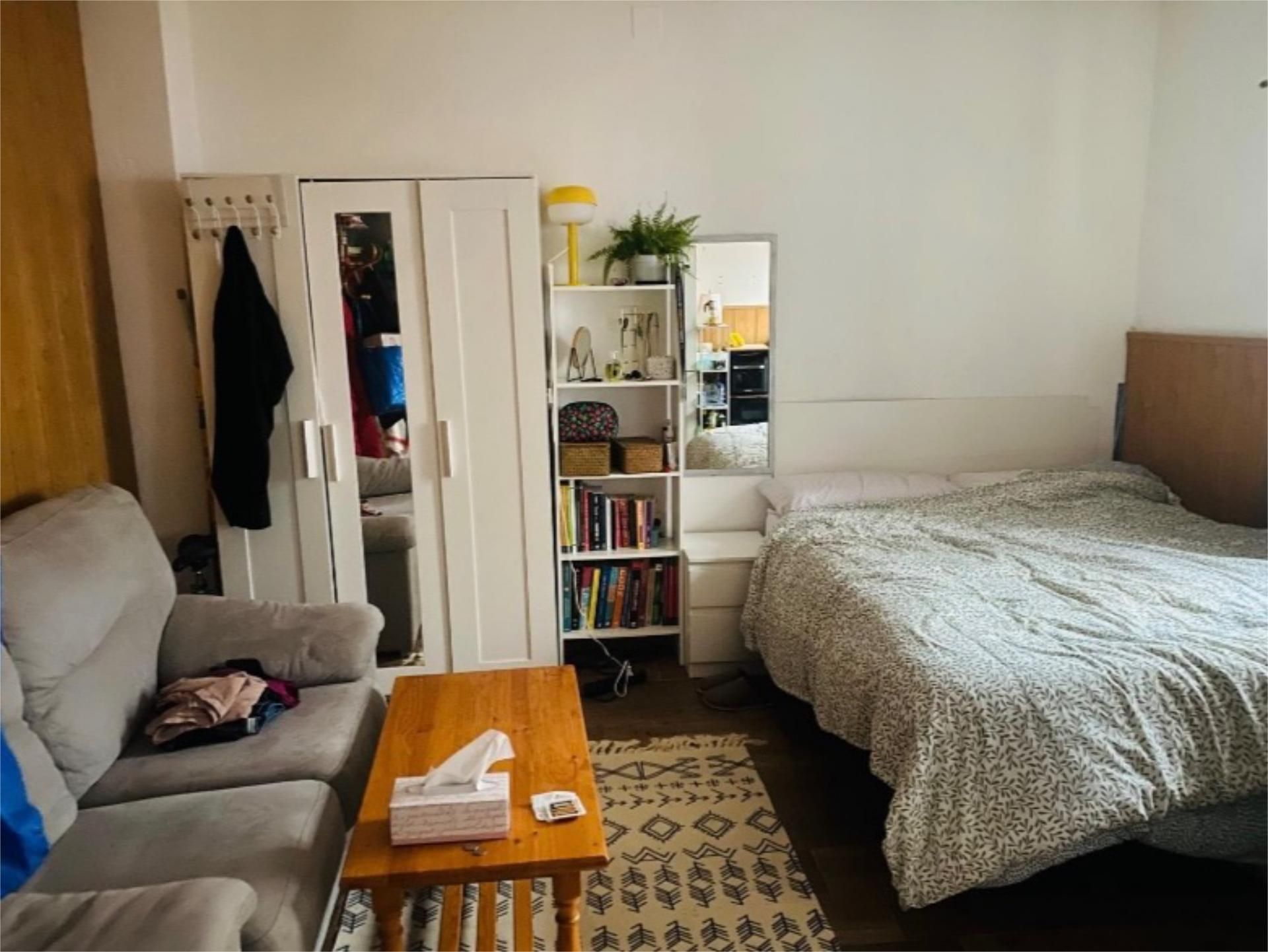 Dormitori de Apartament en venda en Mairena del Aljarafe amb Aire condicionat, Calefacció i Moblat
