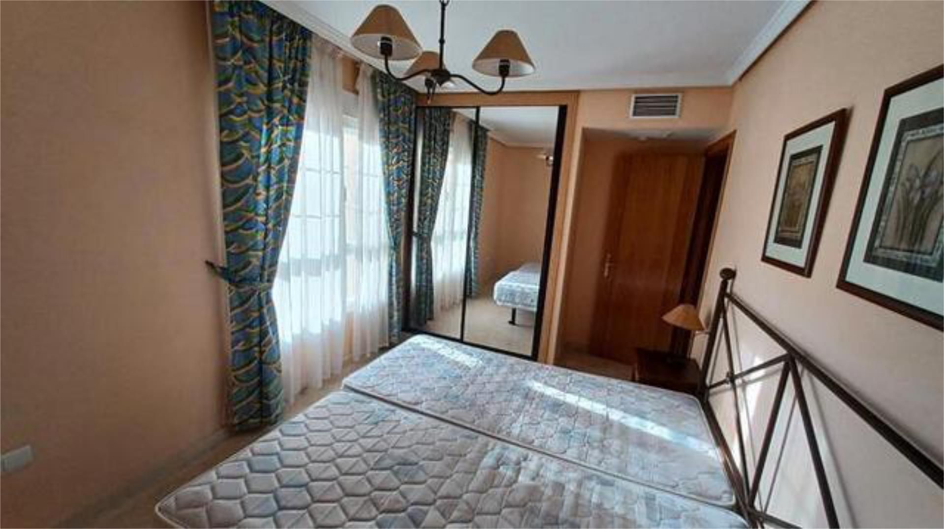 Dormitori de Apartament en venda en Benalmádena amb Terrassa i Piscina