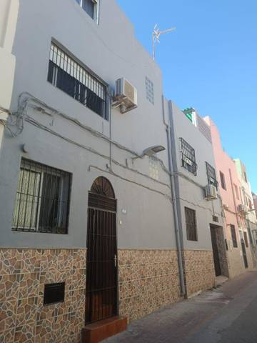 Casa adosada en Venta en Calle Tel Aviv, 13 en Barriadas Norte