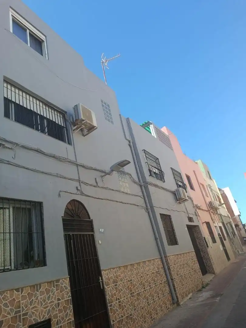 Casa adosada en venta en Calle Tel Aviv, 13, Barriadas Norte Vista exterior de Casa adosada en venta en Melilla con Aire acondicionado, Trastero y Amueblado