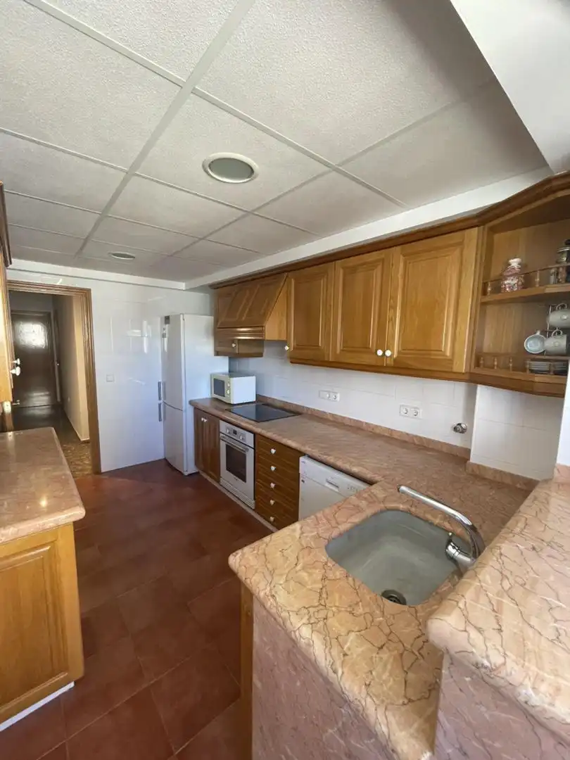 Küche von Wohnung zum Verkauf in Cullera mit Klimaanlage, Terrasse und Schwimmbad