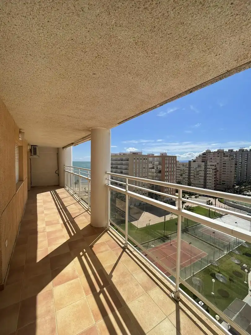 Schlafzimmer von Wohnung zum Verkauf in Cullera mit Klimaanlage, Terrasse und Schwimmbad