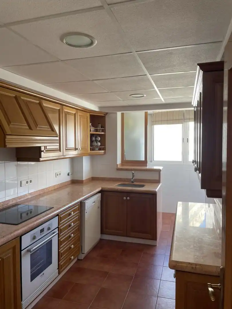 Küche von Wohnung zum Verkauf in Cullera mit Klimaanlage, Terrasse und Schwimmbad