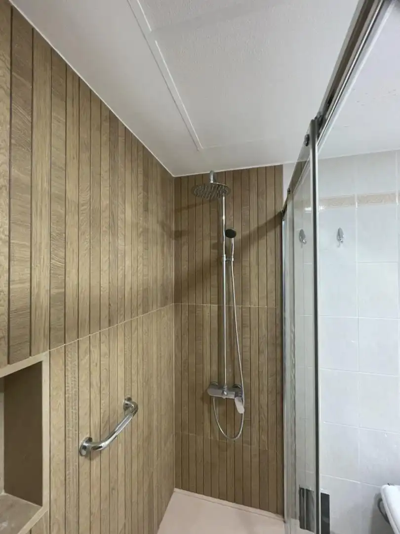 Badezimmer von Wohnung zum Verkauf in Cullera mit Klimaanlage, Terrasse und Schwimmbad