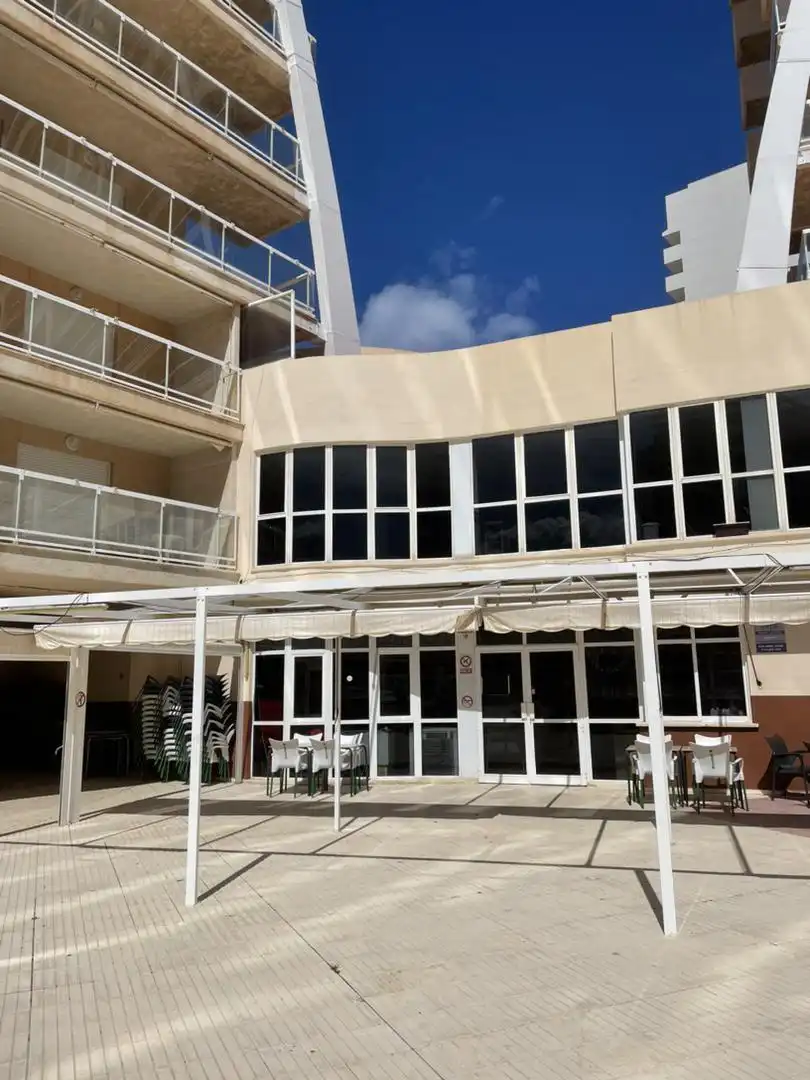 Außenansicht von Wohnung zum Verkauf in Cullera mit Klimaanlage, Terrasse und Schwimmbad