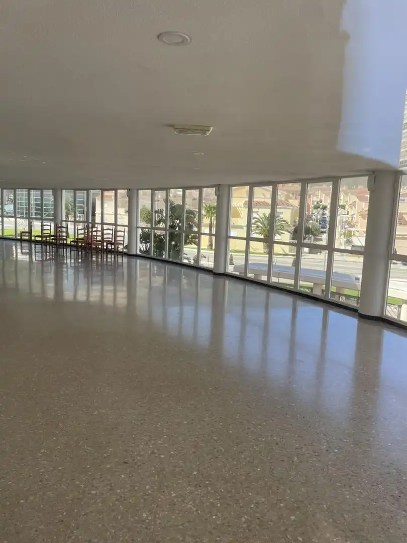 Wohnung zum Verkauf in Cullera mit Klimaanlage, Terrasse und Schwimmbad